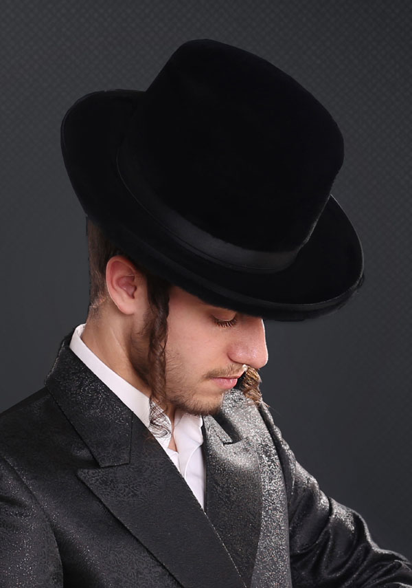 Hassidic velvet hat
